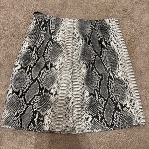 NWT Dynamite Pleather Snake Skin Skirt with Side Zipper (size M)